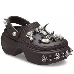SIMONE ROCHA X CROCS
X Crocs Embellished Stomp Clogs -
Espresso
S O L D * O U T